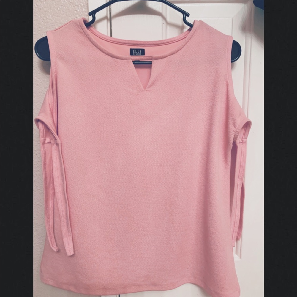 🎀4/$12🎀 Top by Elle